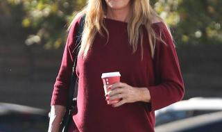 冷的咖啡我清醒着一再续杯什么意思 我是一杯寂寞的咖啡